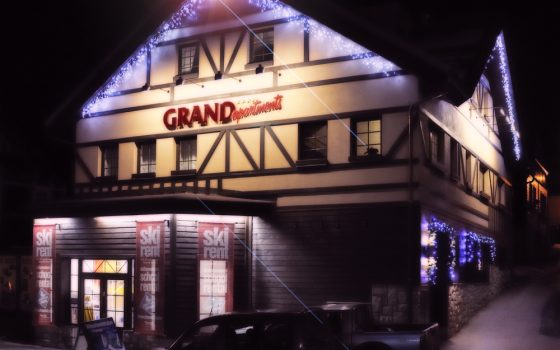 grand apartments night stylizace