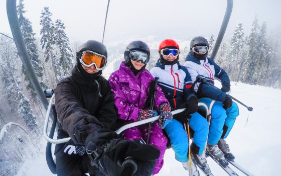 Four,Friends,Skiing,,Friends,Skiing,In,The,Mountains Four,Friends,Skiing,,Friends,Skiing,In,The,Mountains