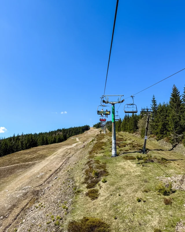 Jak vypadají jarní dny ve Špindlu? 🧐 Přesně takhle! Sluníčko, příjemné teploty a málo lidí. 

Jaro ve Špindlu je perfektní pro ty, kteří si chtějí užít klid a pohodu a poloprázdné hory⛰️. 

Tak na nic nečekejte a rezervujte si svůj pobyt nyní a získejte k ubytování lanovky zdarma! 🚡 Více informací naleznete na našich stránkách felicity.cz 

#felicityhotels #krkonose #spindl #spindleruvmlyn