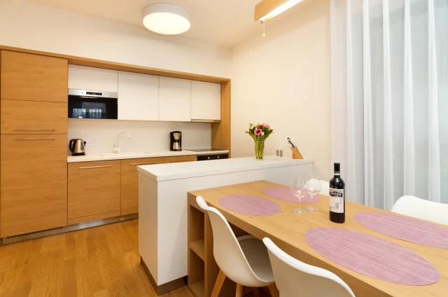 Rodinná dovolená v luxusních apartmánech, v centru Špindlerova Mlýna a za bezva cenu? Ano! 

Zvolte balíček Rodinná dovolená v Residenci Grand a užijte si třeba prodloužený víkend za skvělou cenu! 

V rámci rodinného balíčku získáte k ubytování 
👉🏻 snídaně formou bufetu
👉🏻 večeře formou tříchodového menu nebo bufetu
👉🏻 vstup do SPA & RELAX centra 
👉🏻 10% slevu na adrenalinové zážitky @ypointcz 
👉🏻 LANOVKY ZDARMA na každý den pobytu! 🚠

Nově na Residenci Grand ubytováváme i pejsky 🐕 (poplatek 500Kč na den) 

Rezervujte si svůj vysněný apartmán na felicity.cz nebo emailem na reservations@felicity.cz 

#dovolena #felicityhotels #krkonose #spindleruvmlyn